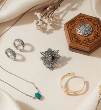 5 Best Gift Ideas for Handmade Jewelry Collectors in 2025